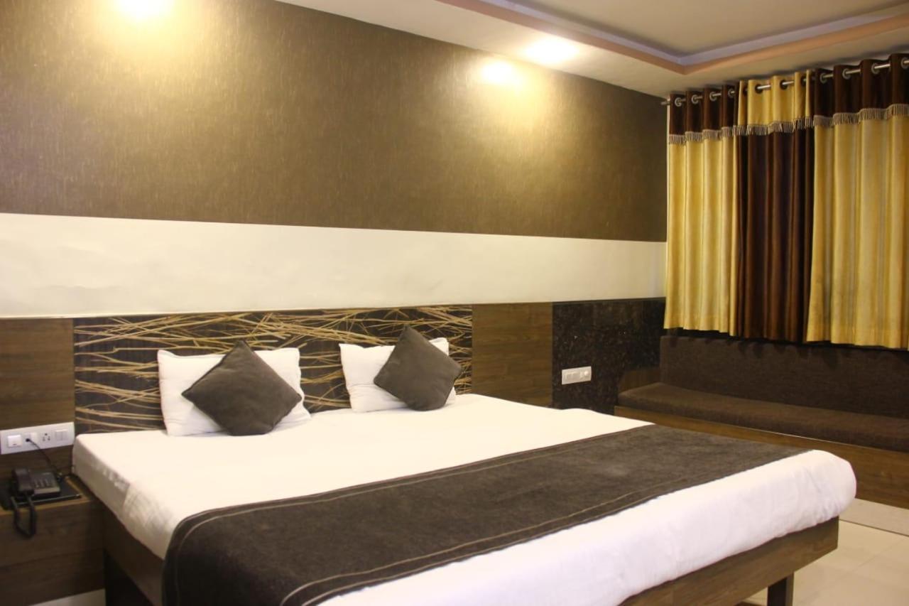 Nakshatra Hotel Banswara ภายนอก รูปภาพ